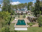Villa rénovée à vendre à Mougins: 400 m², 5 chambres,...