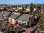 Villa rénovée avec gîte et jardin en bord de Sorgue –...