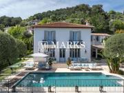 Villa rénovée avec goût avec maison d'amis et vue...