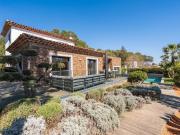 Villa rénovée avec piscine dans domaine fermé