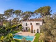 Villa rénovée avec piscine et 5 chambres à Saint...