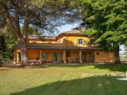 Villa Ristrutturata, Con Piscina E Terreno Trequanda...