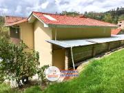 Villa Rústica con Amplio Terreno de Oportunidad en...