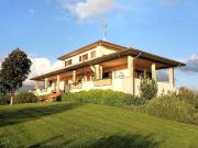 Villa singola con giardino e vista panoramica in vendita...