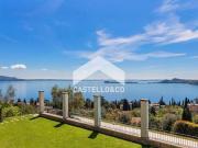 Villa singola con totale vista lago