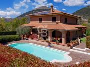 Villa in vendita a Gubbio 330m² Gubbio