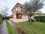 Villa singola in affitto a Marina di Pietrasanta,...