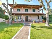 Villa singola in vendita a Forte dei Marmi via Francesco...