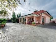 Villa singola in vendita a Marina di Carrara, Carrara