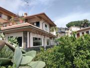 Villa singola in vendita ad Aci Castello via dei Ciclopi, 2