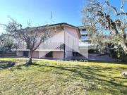 Villa singola vista lago