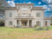 Villa storica con parco privato di 4 ettari e piscina...