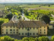 Villa storica di oltre 1700 mq all’interno di un borgo a...