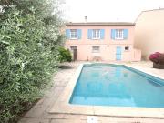 Villa sur 500 m² de jardin piscine garage 75 m²