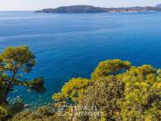 Villa sur la mer avec accès direct à une crique