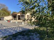 Villa T5 + studio avec piscine et dépendances à Néoules...