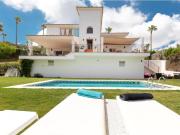 Villa Tradicional Con Vistas Al Golf En La Zona F 1500m²...
