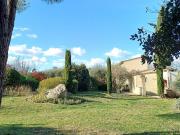 Villa traditionnelle avec piscine et son jardin paysagé...