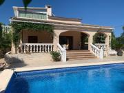 Villa ubicada en soleada zona residencial de Denia con...