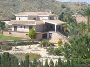 VILLA UNIFAMILIAR CON PISCINA Y JARDINES PRIVADOS