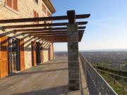 Villa unifamiliare con ampio giardino e vista mare in...