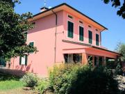 Villa unifamiliare di grande metratura con giardino a...