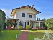 Villa unifamiliare in affitto a Forte Dei Marmi