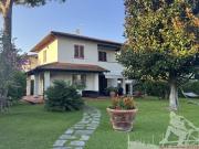 Villa unifamiliare in vendita a Forte Dei Marmi