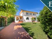 Villa unifamiliare in vendita a Forte Dei Marmi