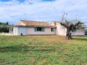 Villa unifamiliare ristrutturata con giardino in vendita...