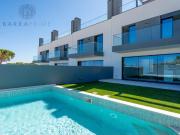 Villa V4 de Luxo com Piscina Privada no Ria Terraces em... Villa V4 de Luxo com Piscina Privada no Ria Terraces em...