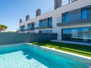 Villa V4 de Luxo com Piscina Privada no Ria Terraces em Faro