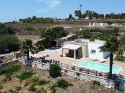 Villa vista mare con Piscina e Vigneto a Pescoluse