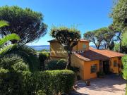 VILLA VUE MER SUR LE GOLFE DE SAINT TROPEZ DE 200 M² SUR...