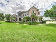Villa with pool and garden