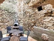 Village avec tous commerces, a 15 minutes de Beziers, 20...