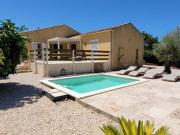 Village tous commerces a 5 minutes de Servian, 15...