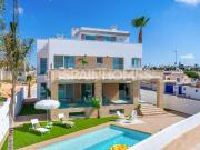 Villas con piscina y solárium en Ciudad Quesada