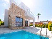 Villas Contemporáneas con Piscina Privada en Los Alcázares