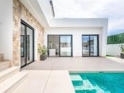 Villas Contemporáneas con Piscina Privada en Roldán...