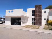 Villas de Benavente 2: Casa en fraccionamiento privado...