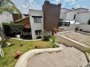 Villas del Mesón, VENTA Casa con alberca, estudio, sala...