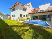 Villas del Mesón. VENTA Casa con cuarto de servicio,...
