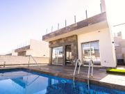 Villas independientes con sótano y piscina privada