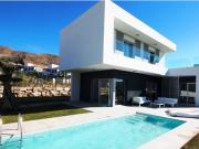 Villas nueva construcción con amplia parcela en...