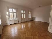 Villenwohnung mit Ausgang in den Garten! Seltene...