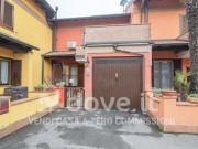 Villetta a schiera di 120 m con 4 locali e box auto in...