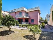 Villetta a schiera di 204 m con 3 locali e box auto in...