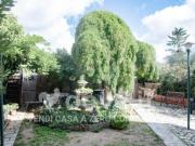 Villetta a schiera di 270 m con più di 5 locali e box...