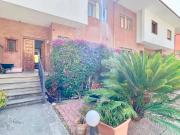 VILLETTA A SCHIERA in vendita a Roma, Acilia